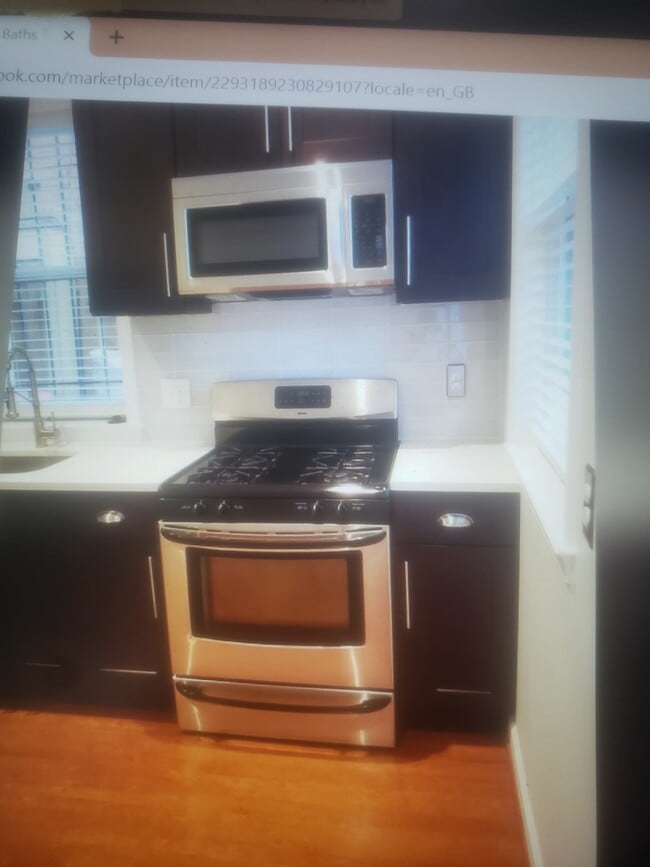 Building Photo - 415 Elm St NW