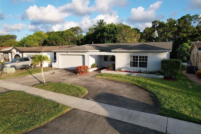 Foto del edificio - 8250 Southampton Dr