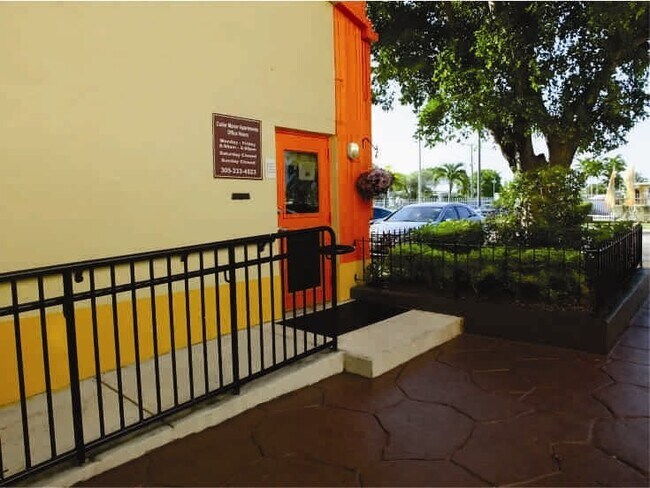 Foto del edificio - 10875 SW 216th St