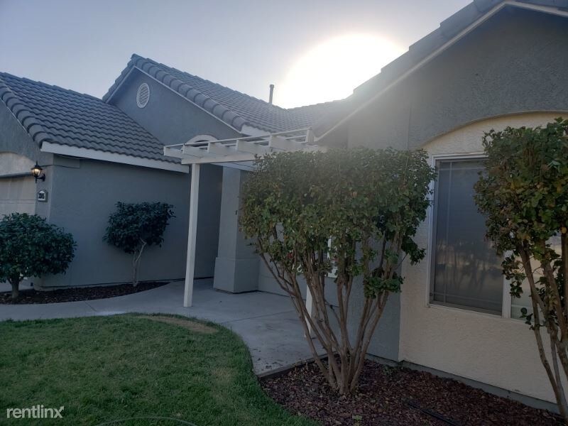 Foto principal - 3 br, 2 bath House - 3305 S Martin St