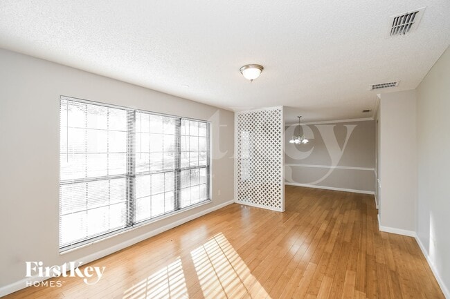 Building Photo - 2462 Ridgecrest Ave