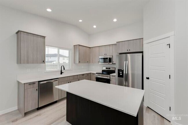 Foto del edificio - Brand New 4 Bedroom 2 Bathroom Home in South Meridian
