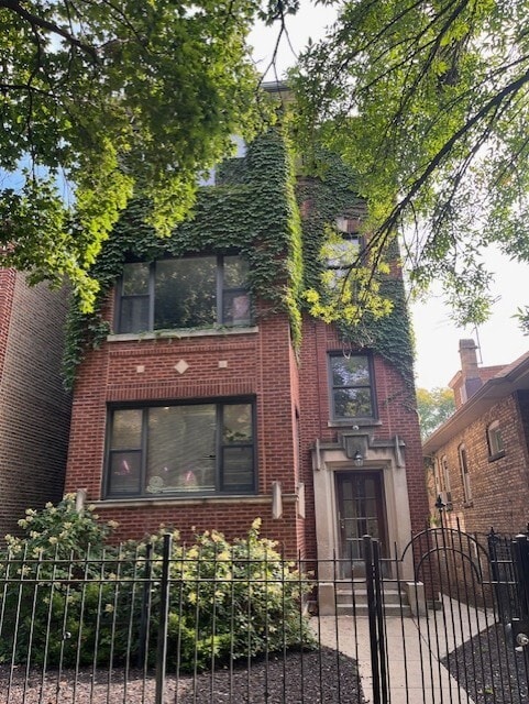 Building Photo - 1731 W North Shore Ave