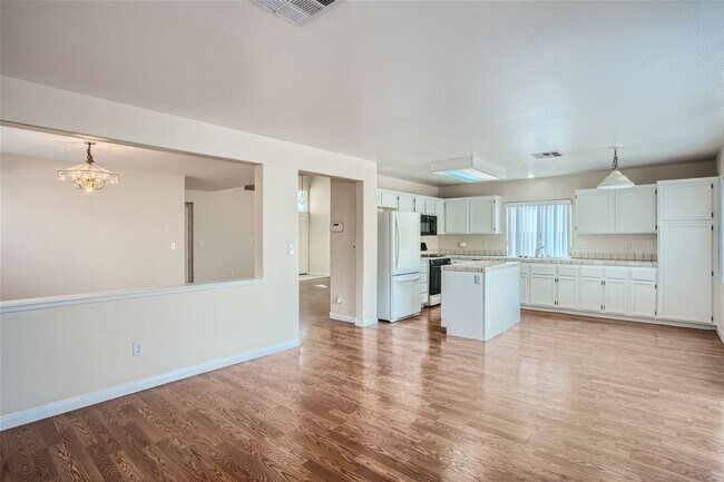 Foto del edificio - Spacious 4 Bedroom Home in Northwest Las V...