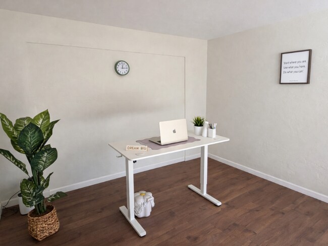 Foto del edificio - 1325 E Don Carlos Ave