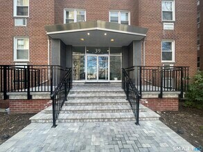 Building Photo - 39 Glenbrook Rd