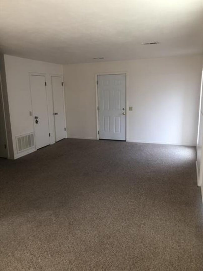Building Photo - 500 Curry Ln