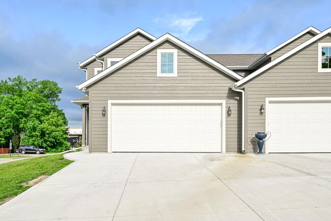 Building Photo - 2905 N 186th St