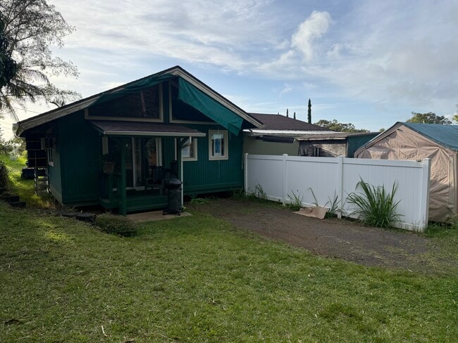 Building Photo - 747 Pakanu St