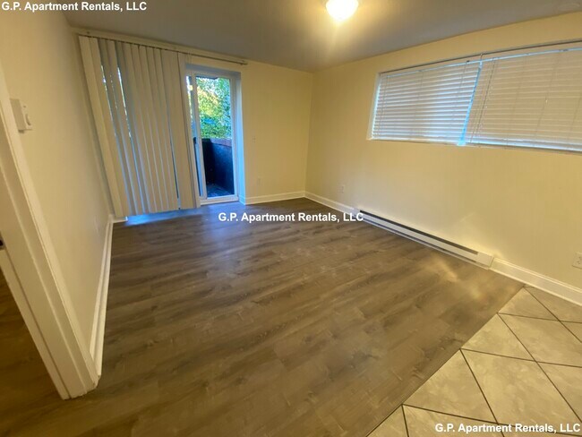 Foto del edificio - 447 Pleasant St