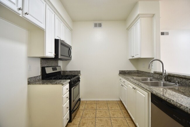 Building Photo - 5500 Bonner Ave