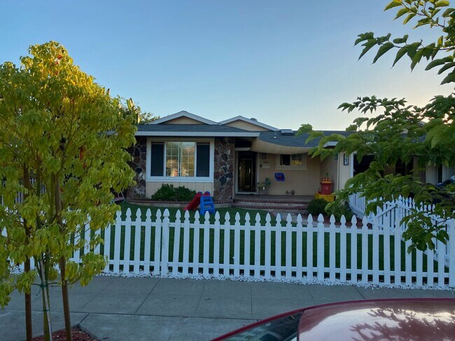 Building Photo - 3016 Remington Ct