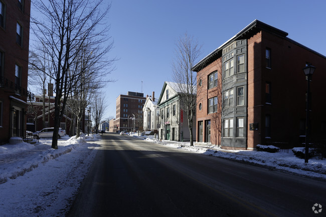 Building Photo - Carleton Court