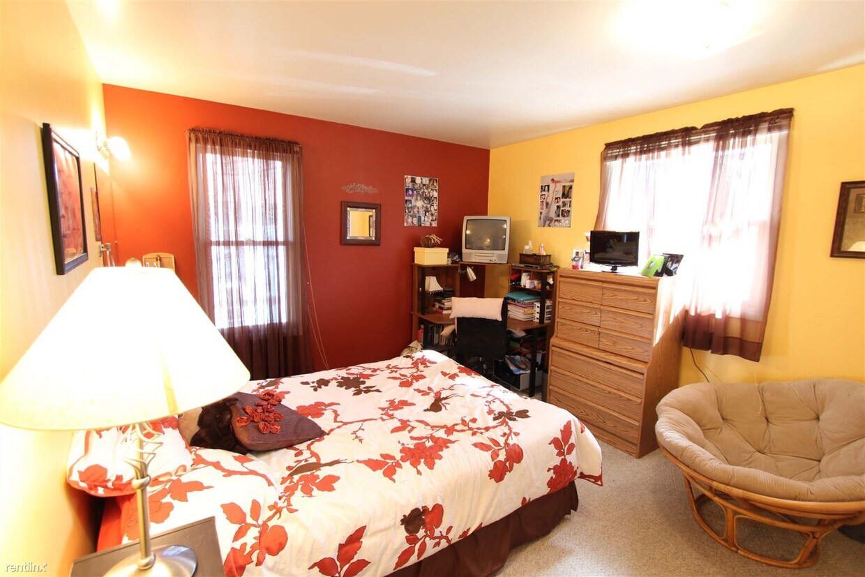 Foto principal - 8 br, 3 bath House - 909 Sylvan Ave
