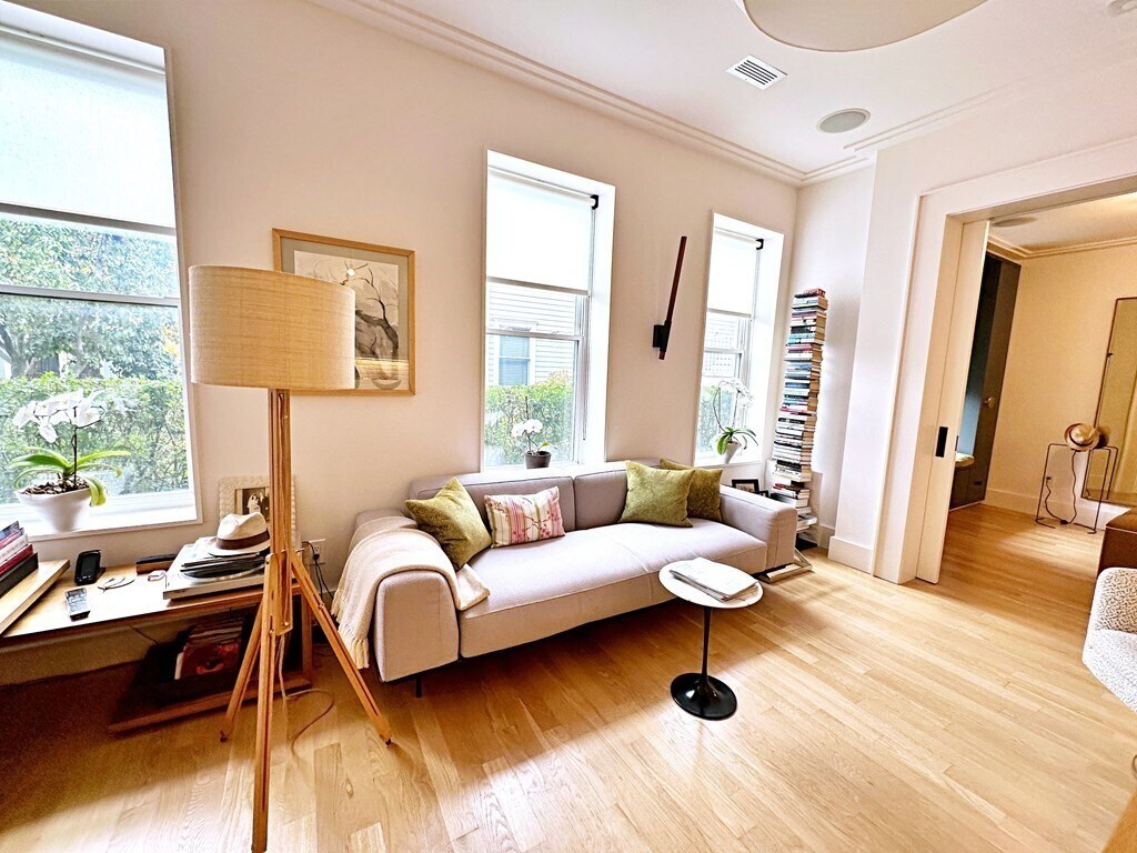 Primary Photo - 206 Webster St