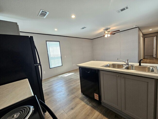 Building Photo - 511 Suwanee Dr