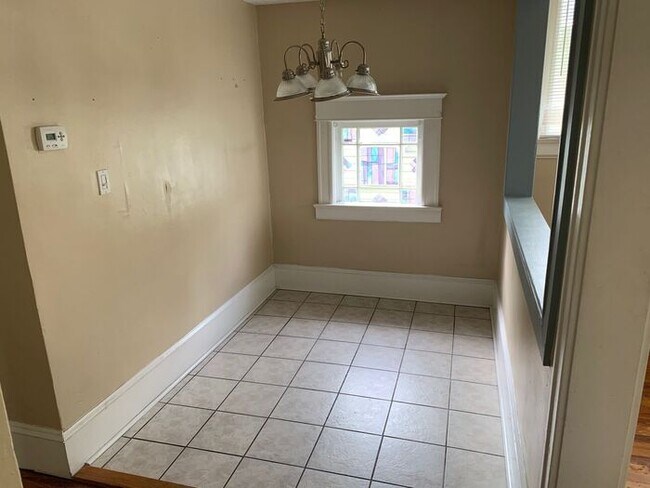 Building Photo - Beautiful Riverside Apartment - No App Fee!