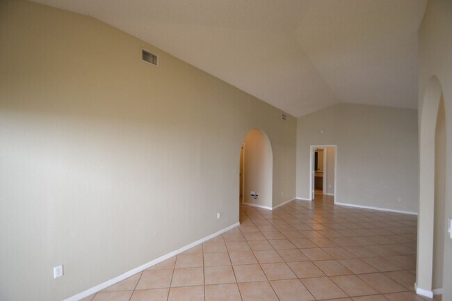 Building Photo - 11571 Waterford Ct