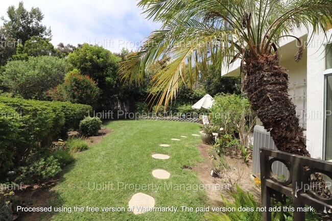 Building Photo - 3 BED 3 BATH HOME WITH BEAUFUIL BEACH MURA...
