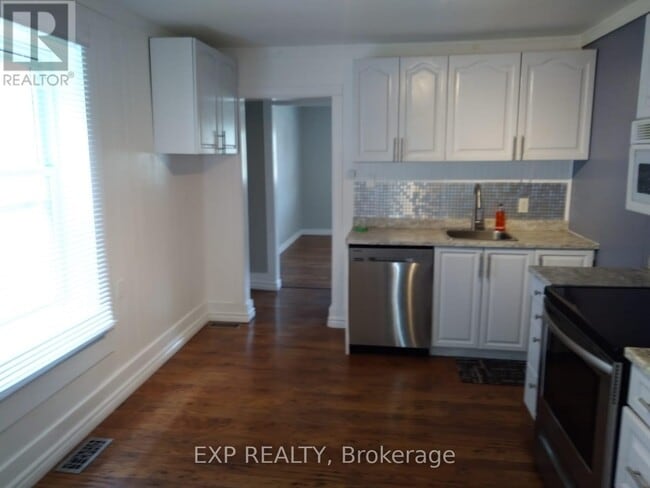 Building Photo - 79 Henry St