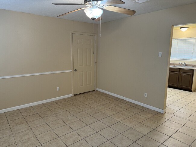 Foto del edificio - 16607 David Glen Dr