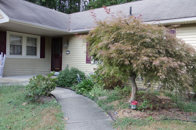 Building Photo - 7 Wisina Ct