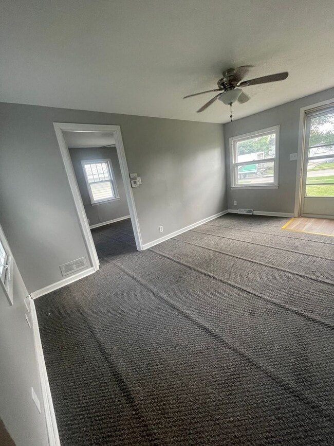 Building Photo - 2 bedroom 1 bath home