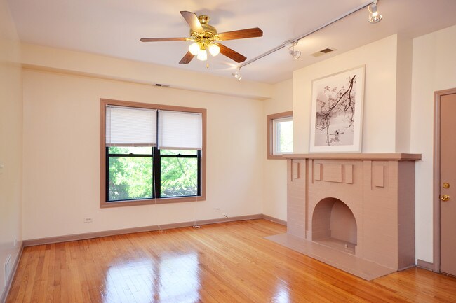 Living Room - 952 W Windsor Ave