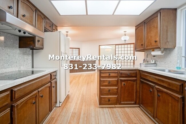 Building Photo - Wonderful Wyndemere Vale!