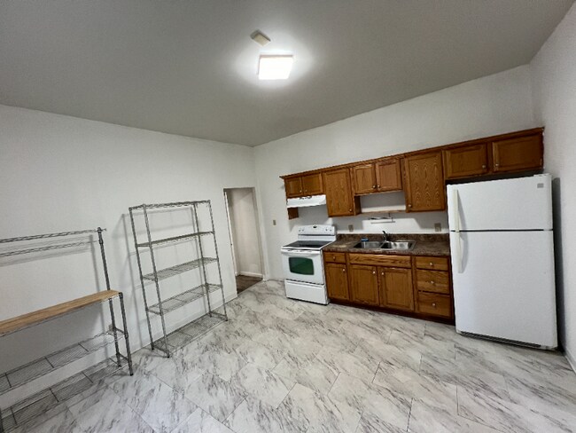 Building Photo - 453 S Main St