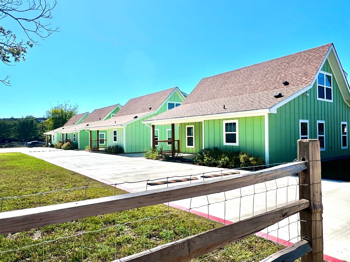 Primary Photo - Riverside Bungalows 1/1