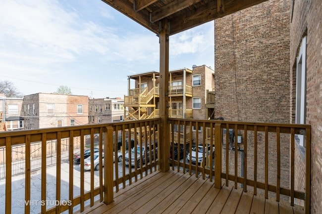 balcony - 4847 S Vincennes Ave