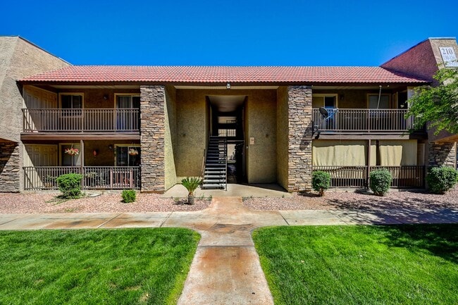 Foto del edificio - GATED COMMUNITY CONDO WITH BRAND NEW UPGRA...