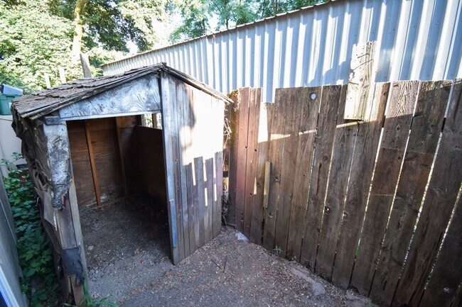 Foto del edificio - Spacious 2 BR Townhome in SW Portland! W/S/G is Included