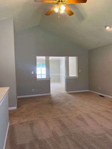 Foto del edificio - One level living in highly sought Bluegras...