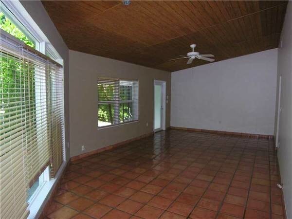 Primary Photo - 312 NE 16th Terrace