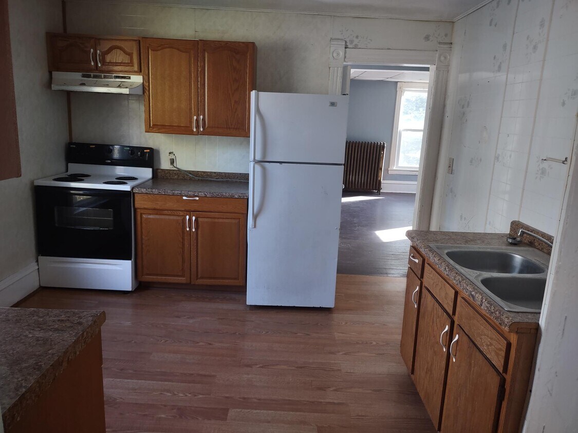 kitchen - 412 8th St SW