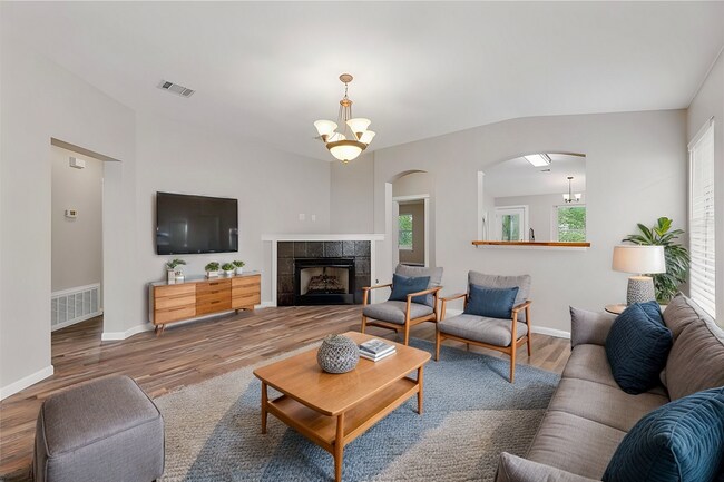 Sala de estar - 2710 Greenlee Dr