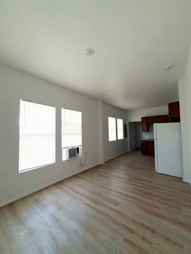 Foto principal - 101 W 21st St