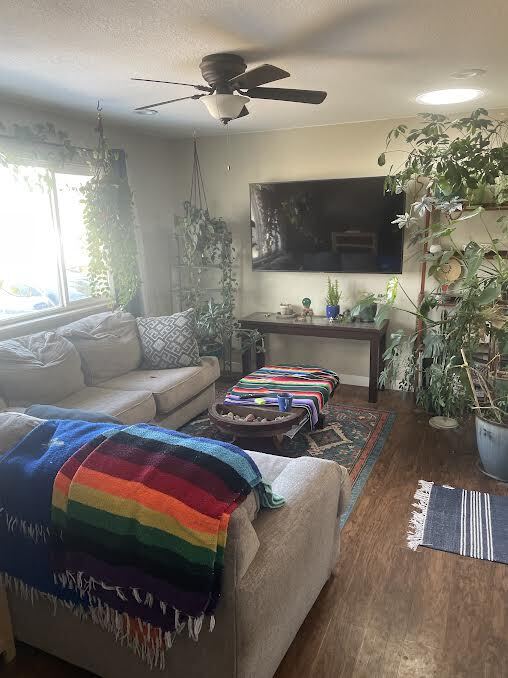 Foto del edificio - 1925 W Plum St