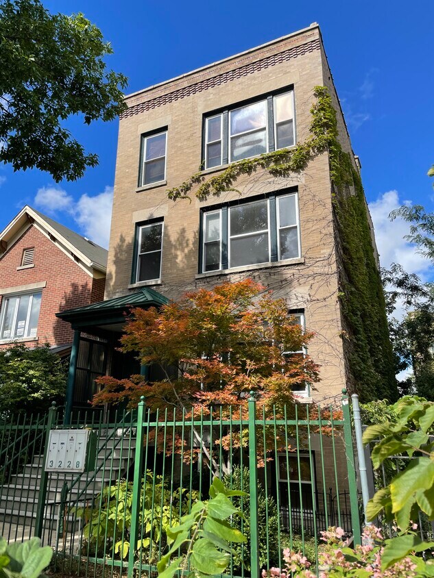Primary Photo - 3228 W Crystal St