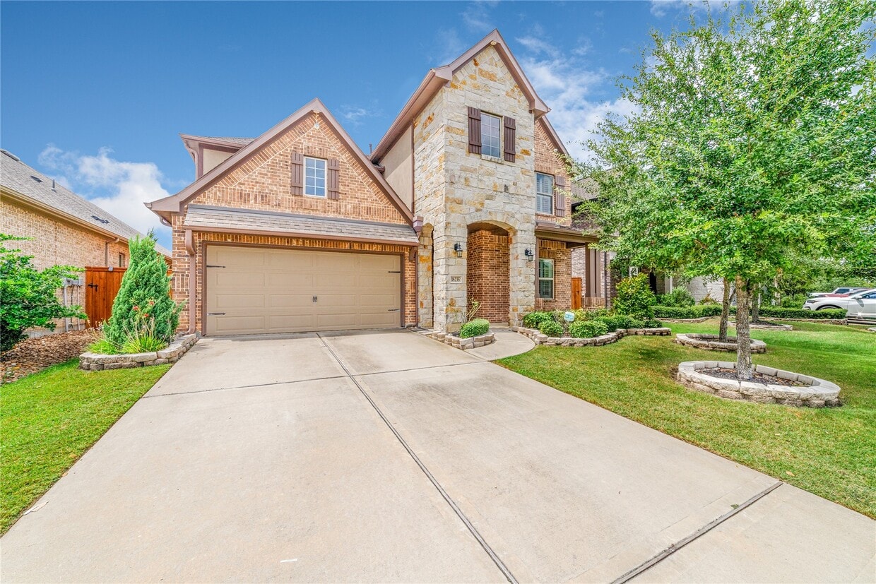 Primary Photo - 18235 Winding Willow Oak Way