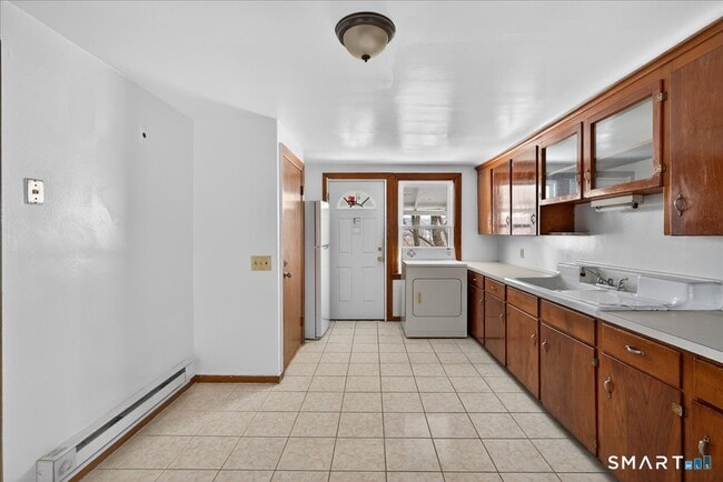 Building Photo - 253 Olivia St