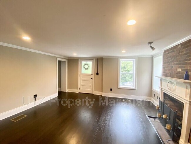 Foto del edificio - 116 E Main St