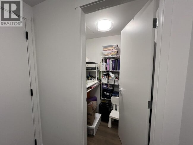 Building Photo - 648 Lea Ave