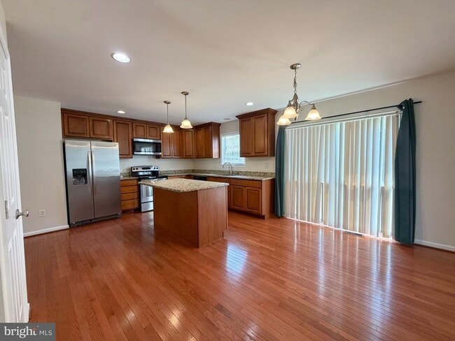 Building Photo - 10 S Meadow Ct
