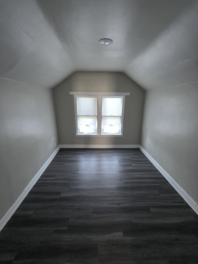 Building Photo - 15448 Log Cabin St