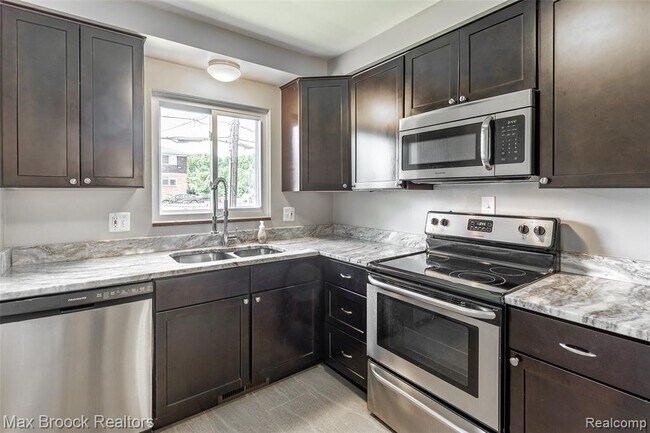 Foto del edificio - 1909 Gardenia Ave