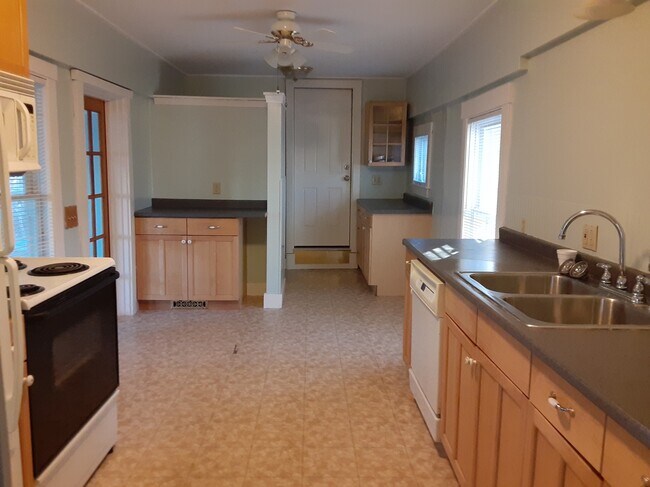 Kitchen - 46 Heath St