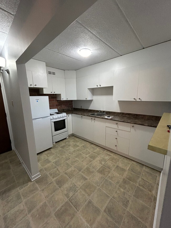 Photo de l'intérieur - 27 Lucerne & 87 Vanier